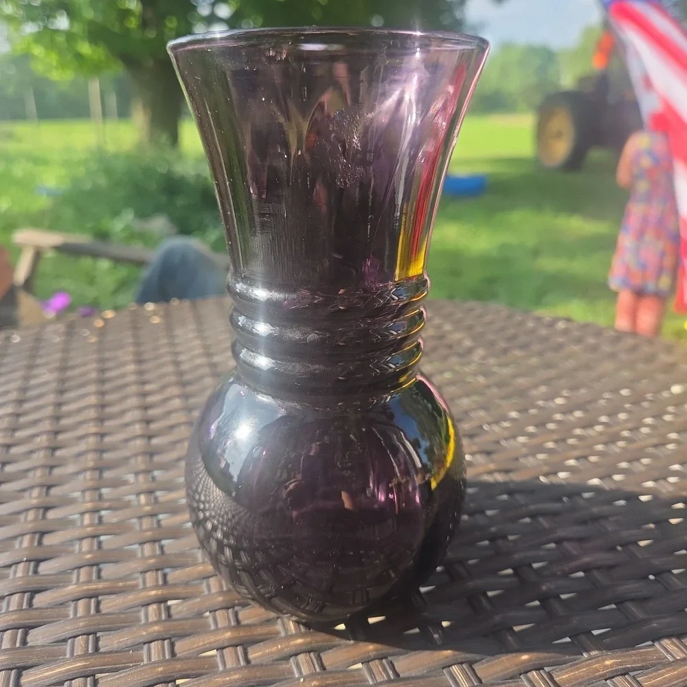 Vintage Indiana Glass Vase Purple Amethyst Plum Swirl W/Center Rings ~6.5